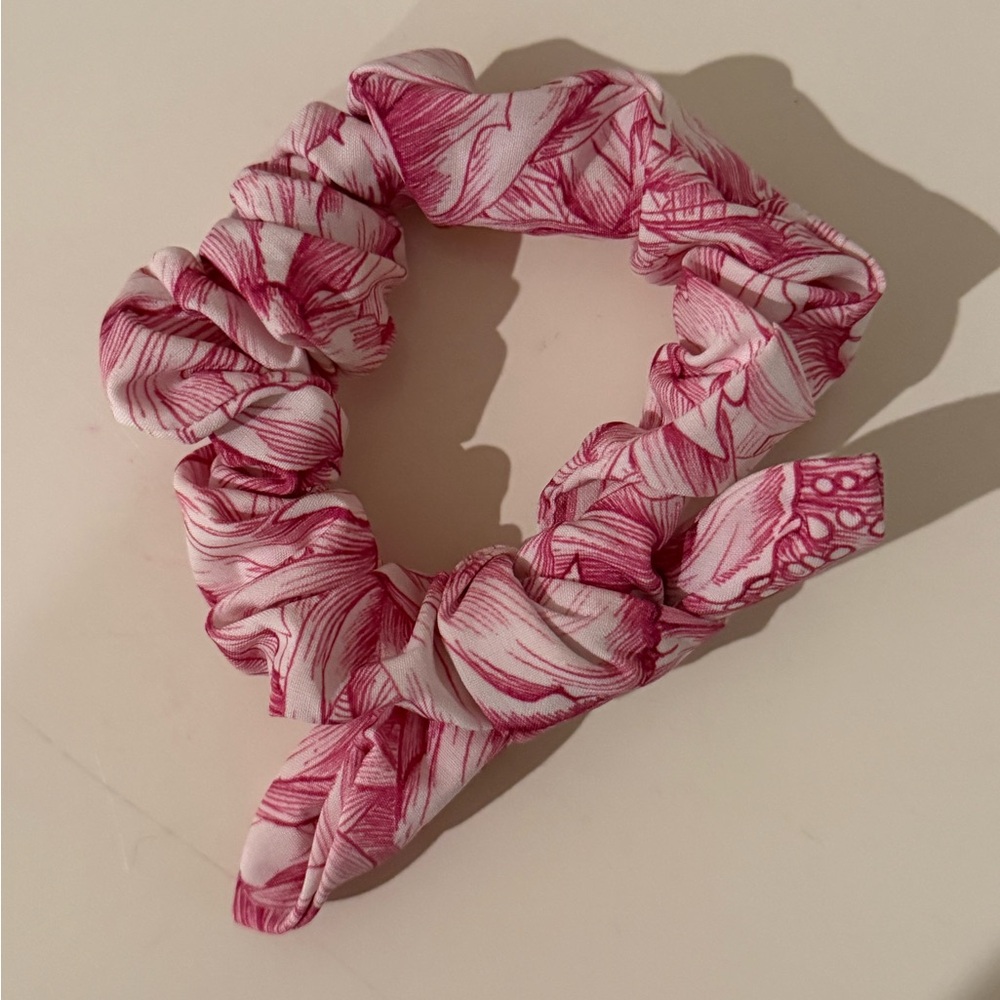 Lululemon Scrunchie
